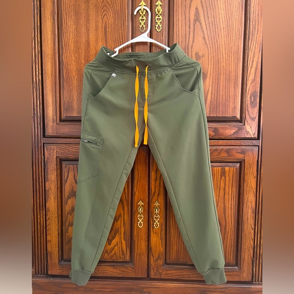 2 FIGS scrub sets CHARCOAL and MOSS XXS - Picture 13 of 15